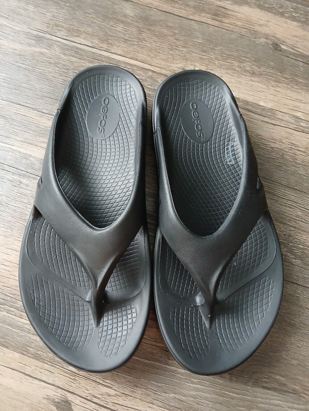 OOFOS Unixes Black Recovery Sandals Women 8 Men 6
